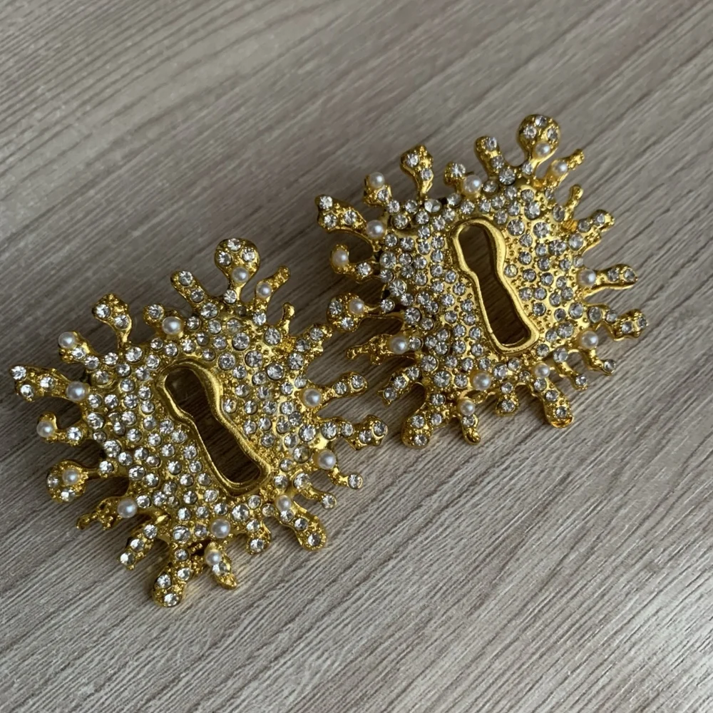 New schiaparelli inspired Key Hole Earrings - Picture 5 of 6